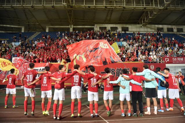 手球争议再起：巴萨对贝蒂斯的点球判罚解密