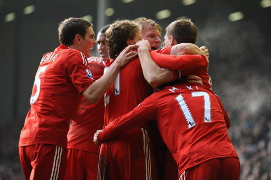 芒特：有一次赖斯躲在床底想要吓我，但他不小心露出了马脚（芒特回忆：赖斯曾躲床底想吓我，却不慎露馅）