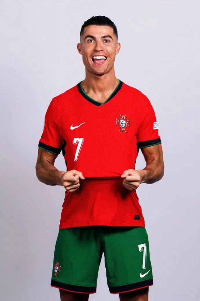 一日意甲动向：国米大胜科莫晋级榜首，米兰中锋实在是太令人发愁