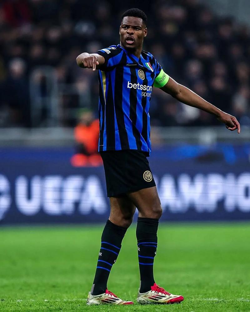 莱切2-1都灵，班达、拉萨纳-库利巴利建功