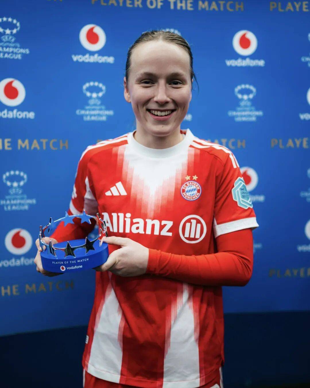 FIFA2024最佳阵容：维尼罗德里领衔 哈兰德入选（FIFA 2024年度最佳阵容：罗德里携维尼领衔，哈兰德上榜）