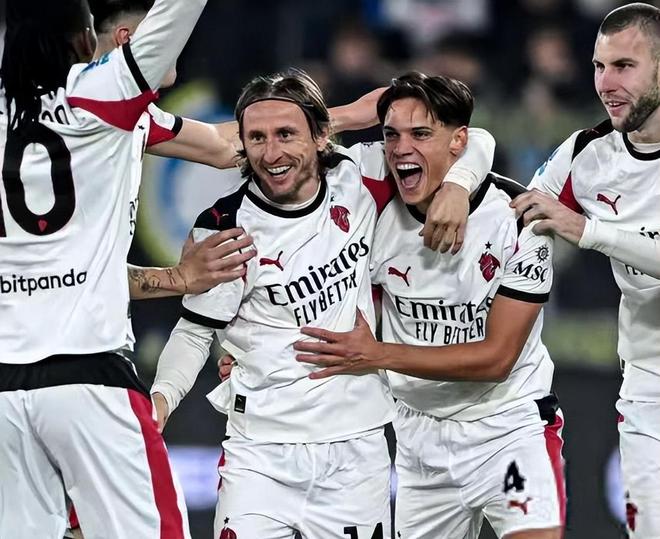 库杜斯评心目中的最佳热刺球员：凯恩的右脚、贝尔的左脚（库杜斯眼中的完美热刺球员：凯恩的右脚+贝尔的左脚）