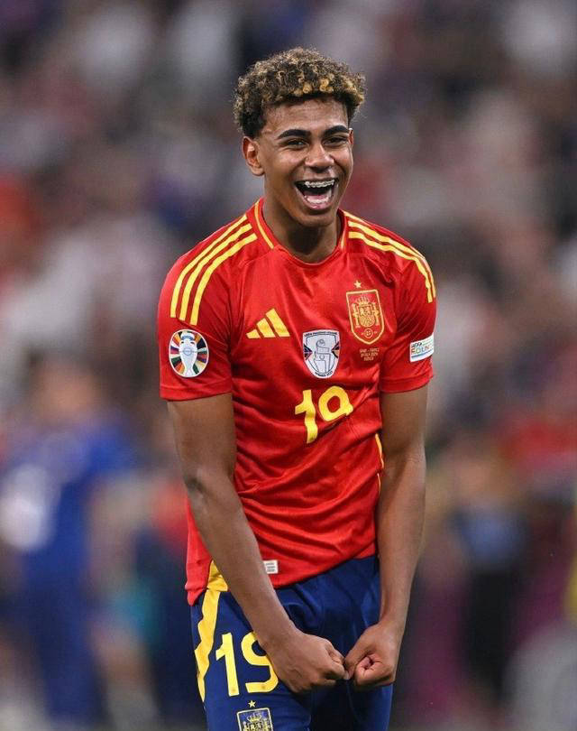 国米vs拉齐奥：劳塔罗搭档博尼，巴雷拉、恰尔汗奥卢出战