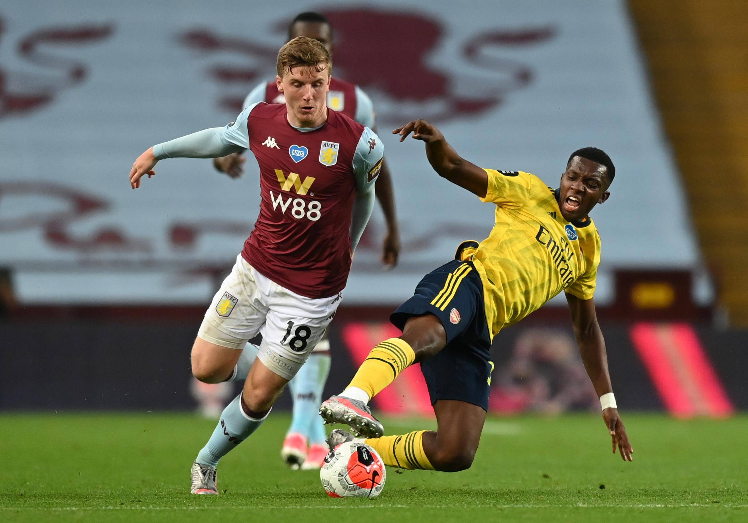 英超前瞻：狼队新帅上任三把火，水晶宫连续四场不败（英超前瞻：狼队新帅连出三招，水晶宫持续四轮不败）