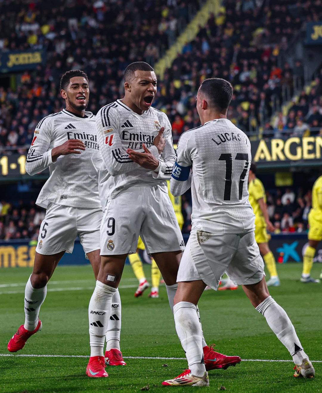 泰山纪念建队32周年，队史5次夺顶级联赛冠军，8次足协杯冠军