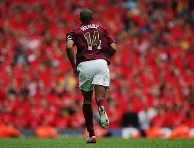 官方：大阪钢巴签下横滨水手前锋植中朝日，据悉年薪翻倍（大阪钢巴官宣引进横滨水手前锋植中朝日，年薪据报翻倍）