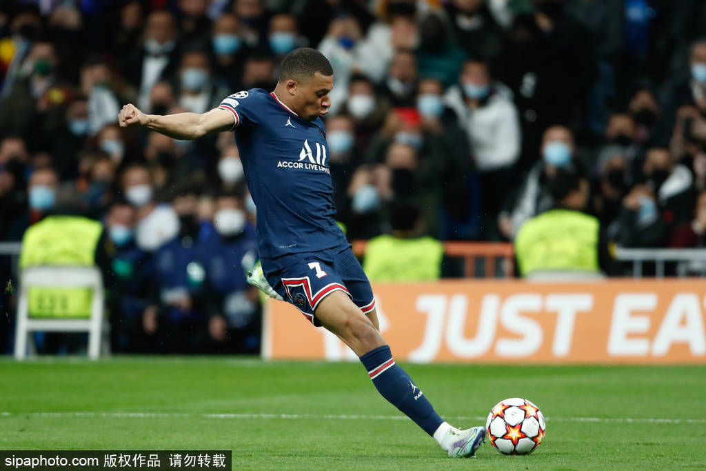 桑托斯：队友们帮了我很多，和内托等人比赛让我感觉很轻松（桑托斯：在队友支持下，与内托等人交手让我倍感轻松）