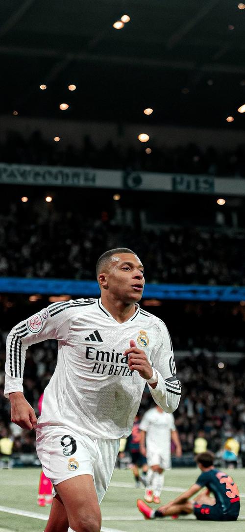 西媒：乌奈·西蒙或因伤缺席对土耳其的比赛，拉亚有望首发（西媒称乌奈·西蒙恐因伤缺席战土耳其，拉亚有望出任首发门将）