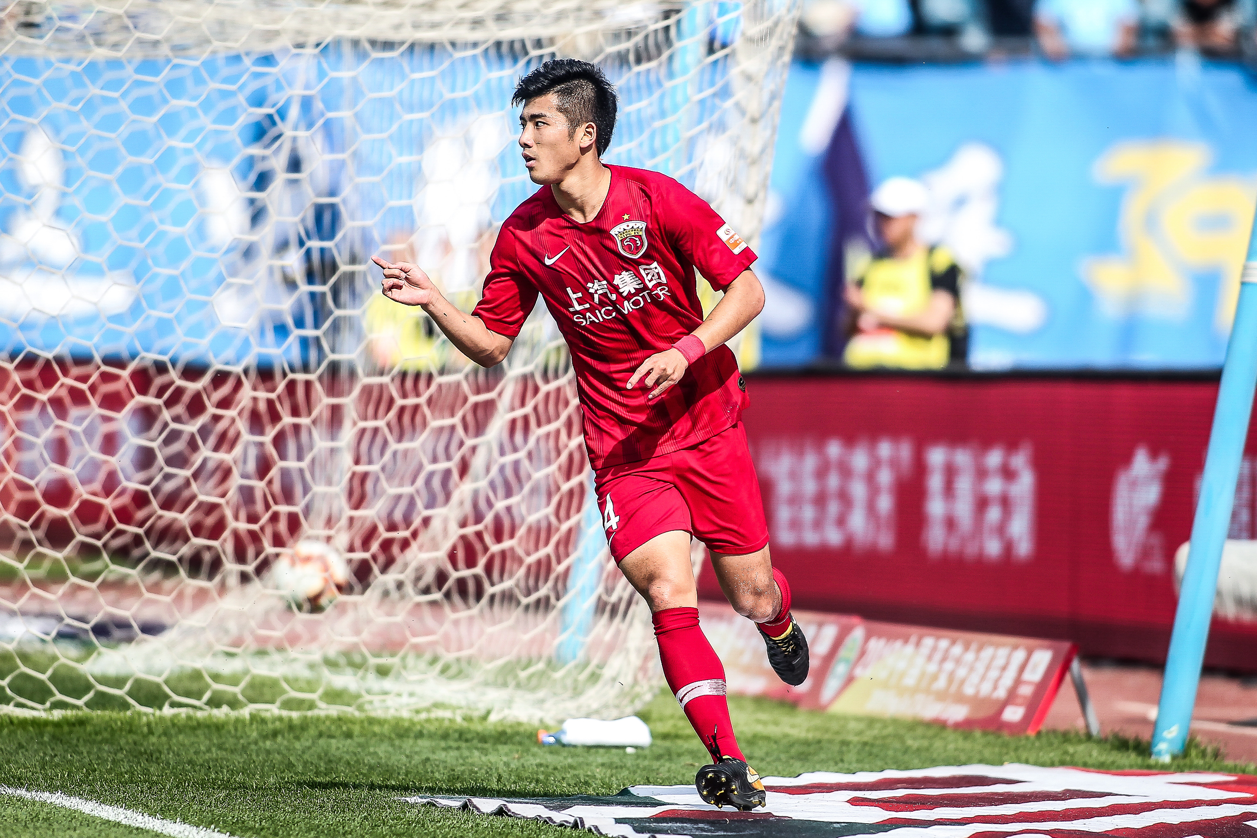 2025／26赛季英超：英超悬念复活！曼城已进入“恐怖追击”模式（2025／26英超：悬念重燃，曼城已切换至“恐怖追赶”模式）