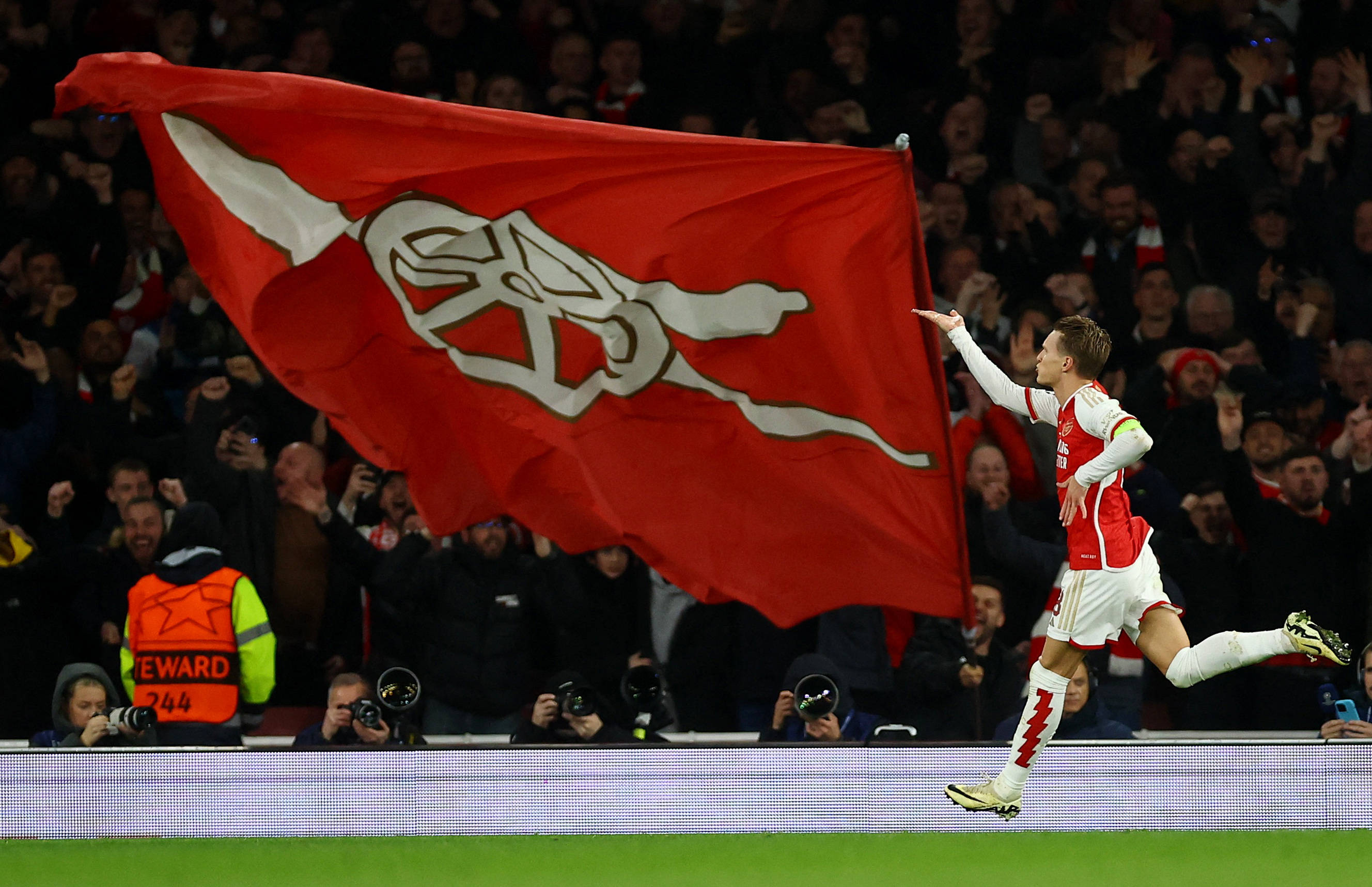 瓜帅执教千场里程碑大战利物浦 数据：曼城赢球（瓜帅千场里程碑战利物浦 数据显示曼城取胜）