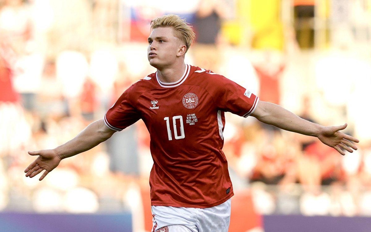 继伊尔马兹之后，奥斯梅恩是第二位欧冠戴帽的加拉塔萨雷球员（奥斯梅恩成加拉塔萨雷欧冠史上第二位戴帽球员，接棒伊尔马兹）