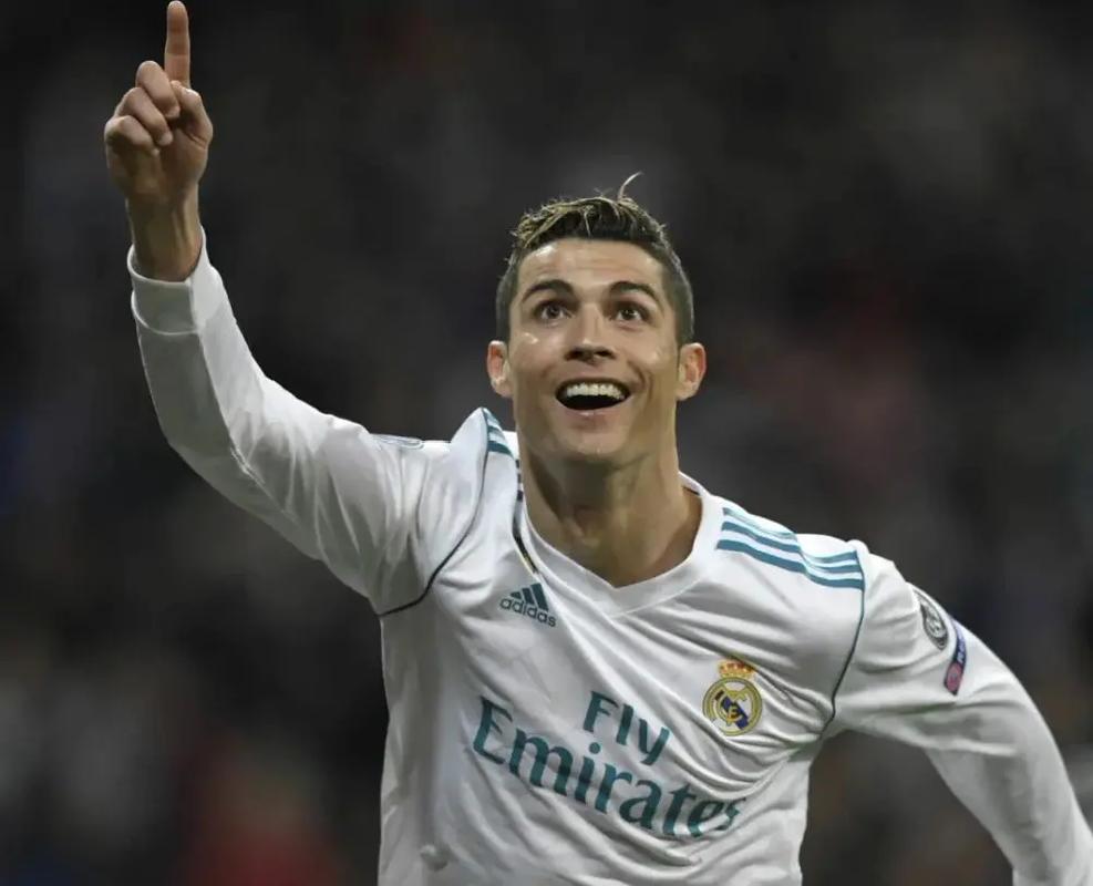 足球英超领头羊遭遇伤病危机，后卫告急（英超榜首球队陷入伤病潮，防线告急）