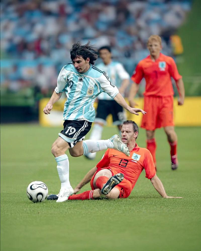 罗体：罗马租齐尔克泽费用超500万欧，他愿意等待交易完成（罗体：罗马租借齐尔克泽成本超500万欧，球员愿静待交易敲定）