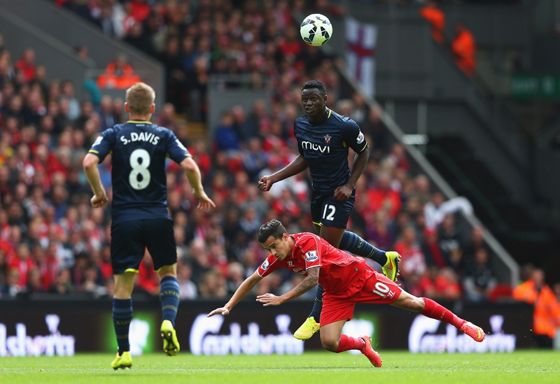 世体：德容与孔德已回国家队报到，其他巴萨球员周二陆续报到