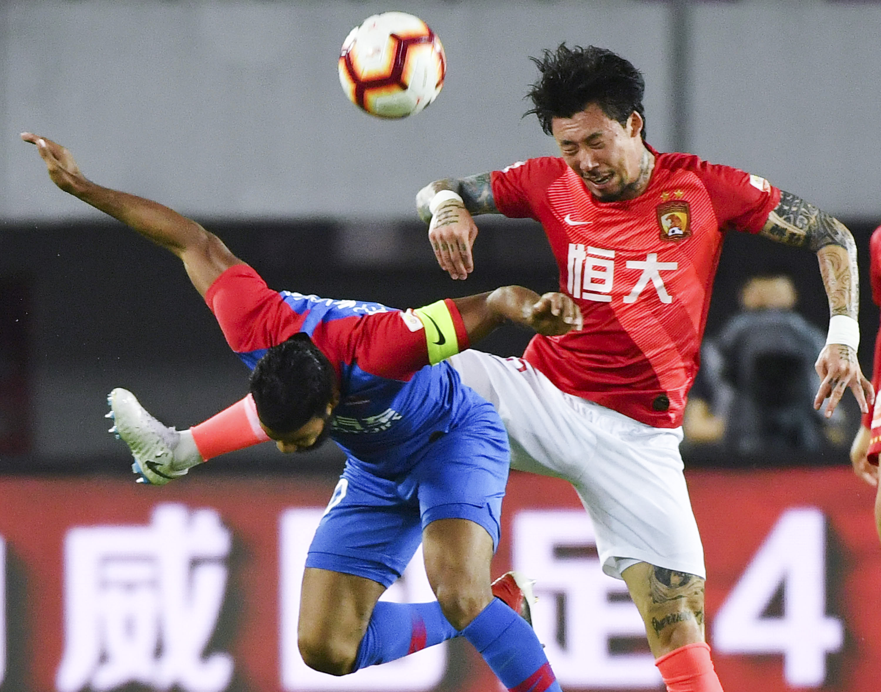 霍伊伦意杯夺冠后发文庆祝 多位曼联前队友点赞（夺得意杯后霍伊伦社媒发文庆祝 多名曼联旧将点赞）