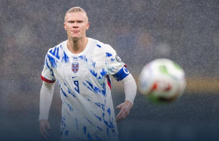 记者：于根伟没有参加国足主帅竞聘