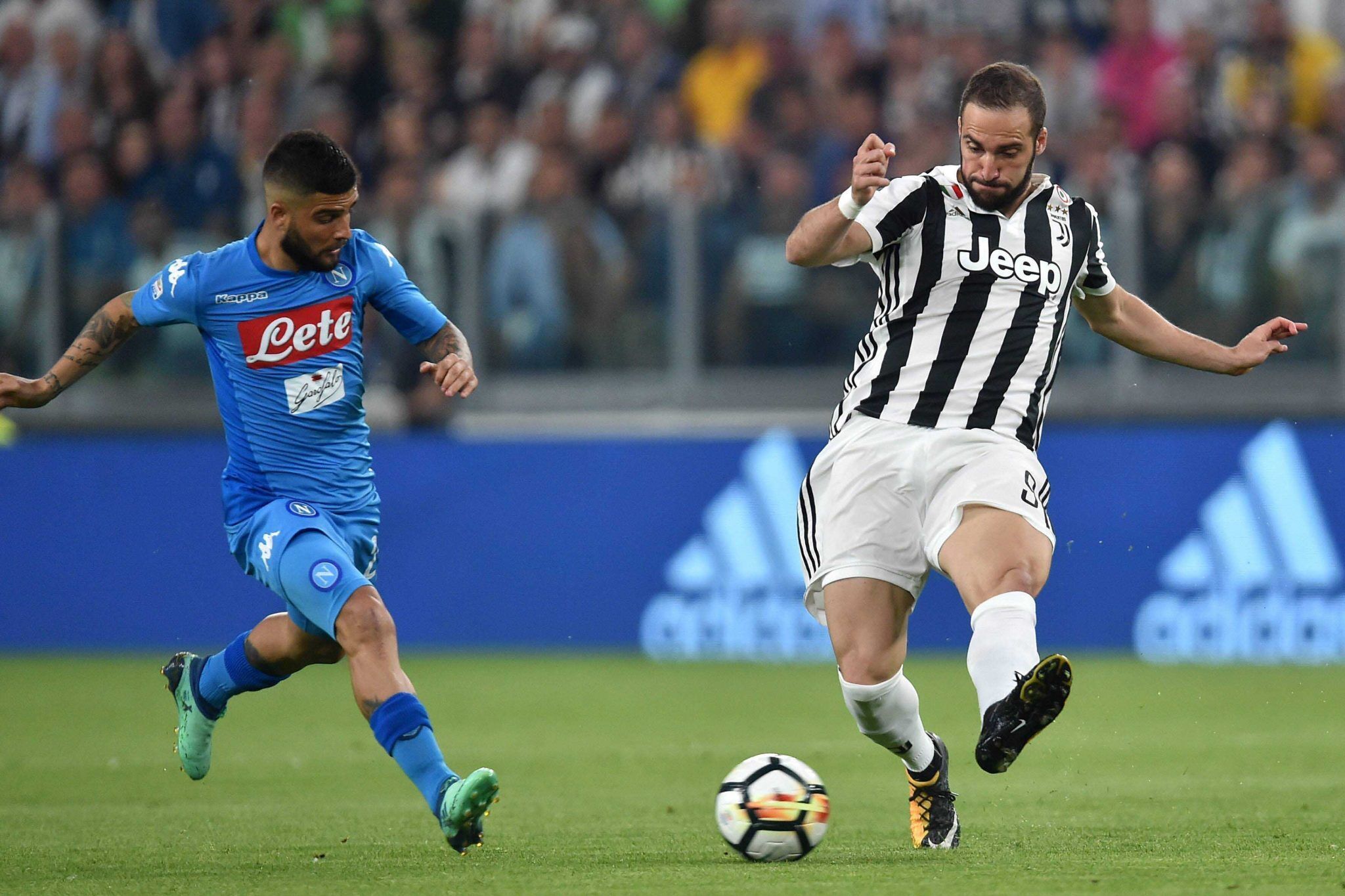 亚泰官方：寒潮来袭，长春亚泰队备战训练转至室内足球馆