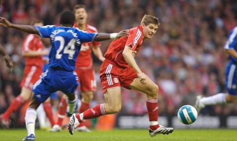 记者：哲凯赖什手指骨折，但他带伤坚持参加比赛和训练