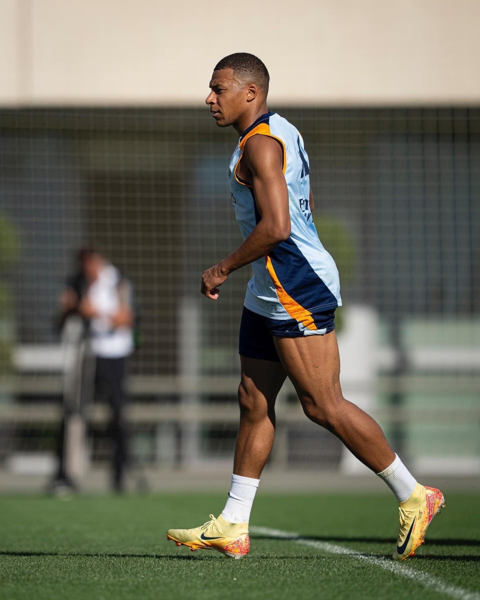 友谊赛半场：马斯图里破门，埃斯特旺扳平，巴西1-1突尼斯（友谊赛半场战报：马斯图里先拔头筹，埃斯特旺扳平，巴西暂1-1突尼斯）